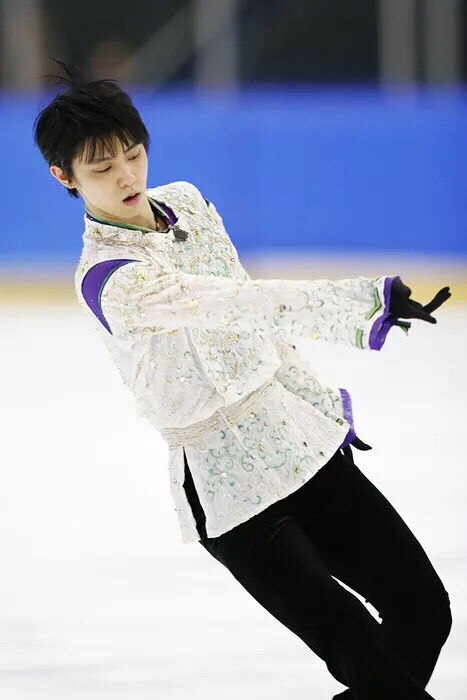 安利一個(gè)霓虹國小哥,是打破次元墻的那種好看